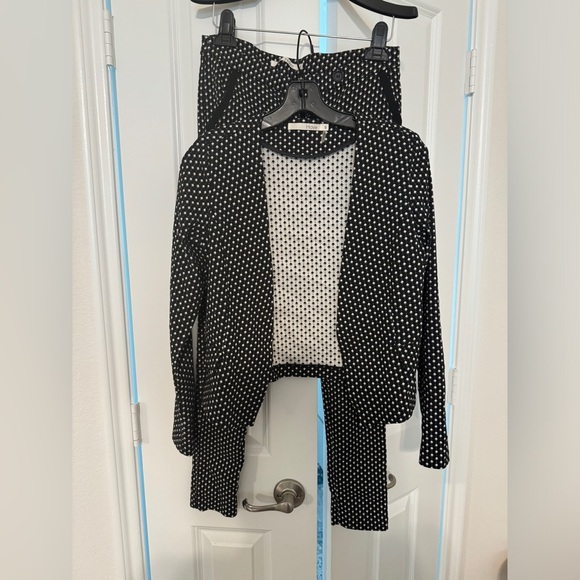 Suit - Picture 4 of 5